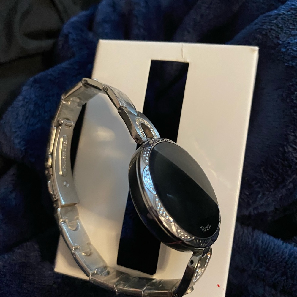Women’s smart luxury watch. - Picture 3 of 5